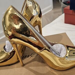 Urban Outfitters Shiny Gold Heels